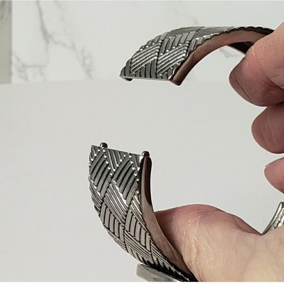 MIXED METALS & RHINESTONE Belt Design Hinged Cuff Bracelet - Picture 4 of 6